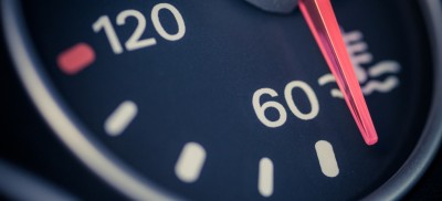 Jakie funkcje ma czujnik temperatury silnika i jak sprawdzić, czy działa?
