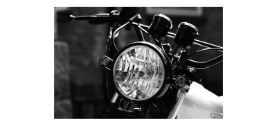 Czym charakteryzuje się prawidłowe oświetlenie motocykla?